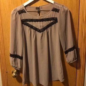 Maurice’s 3/4 Sleeve Beige & Black Blouse - XS